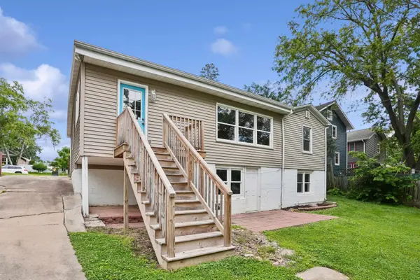 1016 W 2nd ST, Cedar Falls, IA 50613