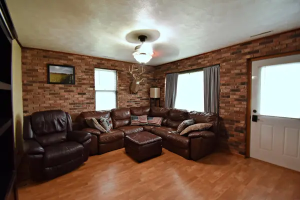 112 NW 9th AVE, Independence, IA 50644