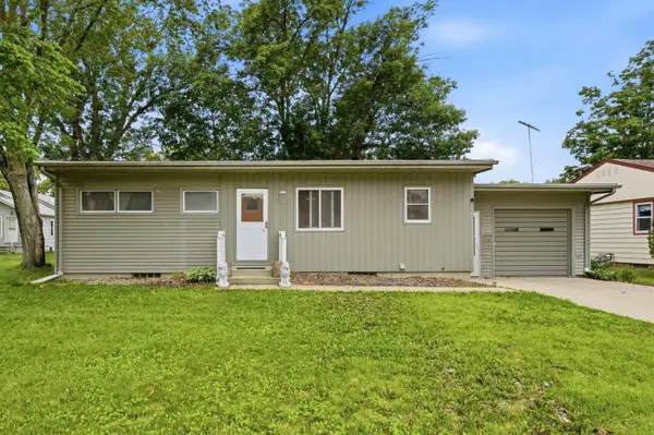 720 SE 4th ST, Waverly, IA 50677