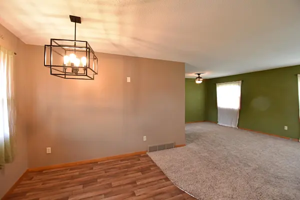 908 1st Ave. S.E., Oelwein, IA 50662