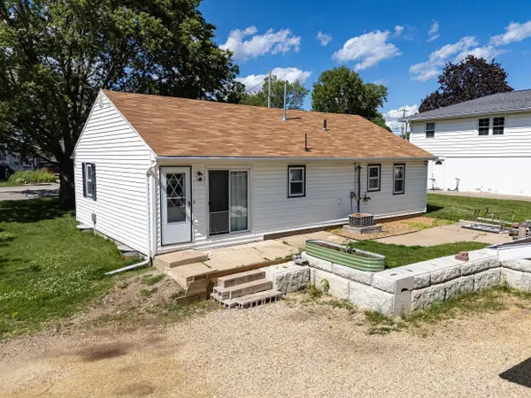 406 20th AVE, Gilbertville, IA 50634