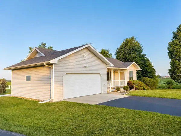 15802 N AVE, Holland, IA 50642