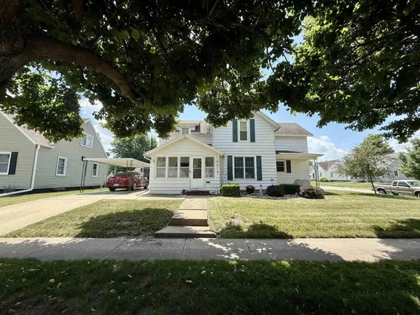 810 3rd ST, Reinbeck, IA 50669