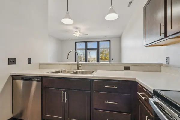 120 Twin Steeples Circle NE #215, Dyersville, IA 52040