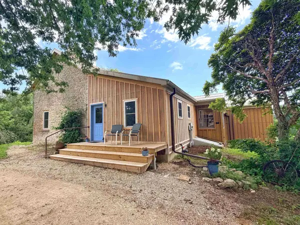 30000 Evergreen RD, Elkader, IA 52043