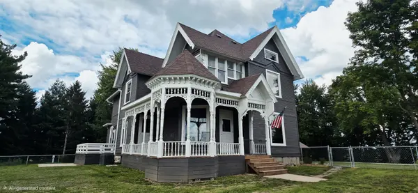 1862 Timber AVE, Charles City, IA 50616