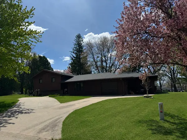 305 W 3rd ST, Riceville, IA 50466