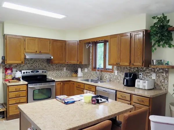 1006 Ridgewood DR, Decorah, IA 52101