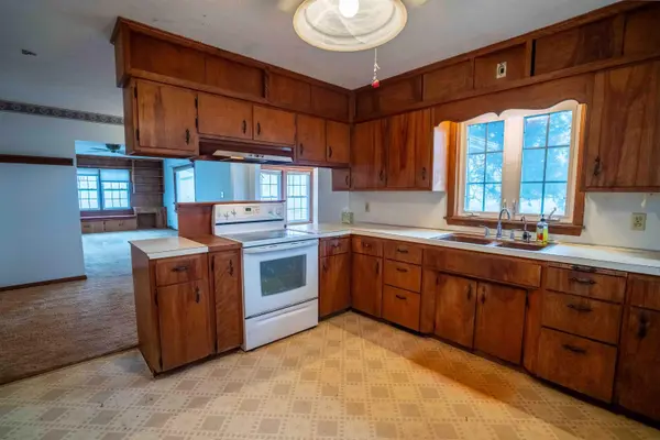 20051 O AVE, Grundy Center, IA 50638