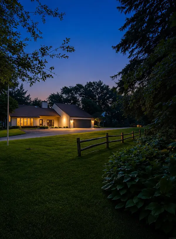 804 Walden LN, Grundy Center, IA 50638