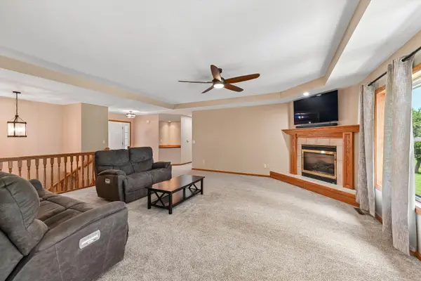452 Sunset DR, Fairfax, IA 52228
