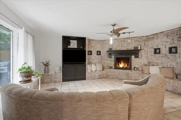 228 Oakwood DR, Evansdale, IA 50707