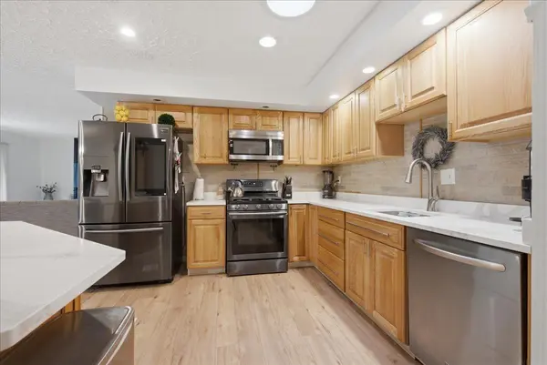228 Oakwood DR, Evansdale, IA 50707