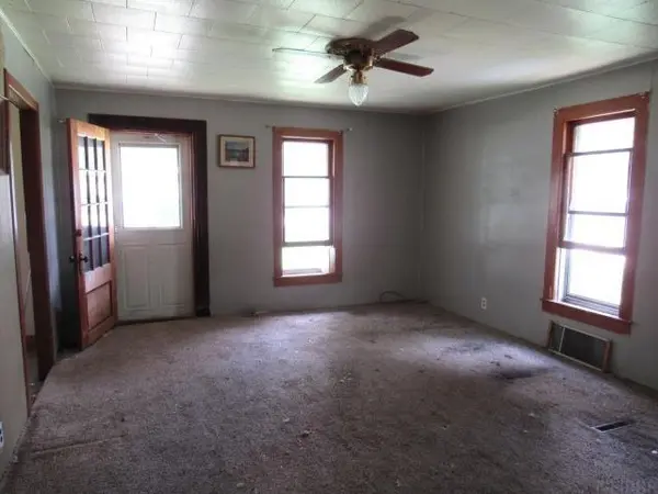 110 E Main Street, Olin, IA 52320