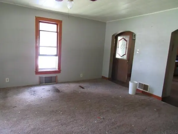 110 E Main Street, Olin, IA 52320