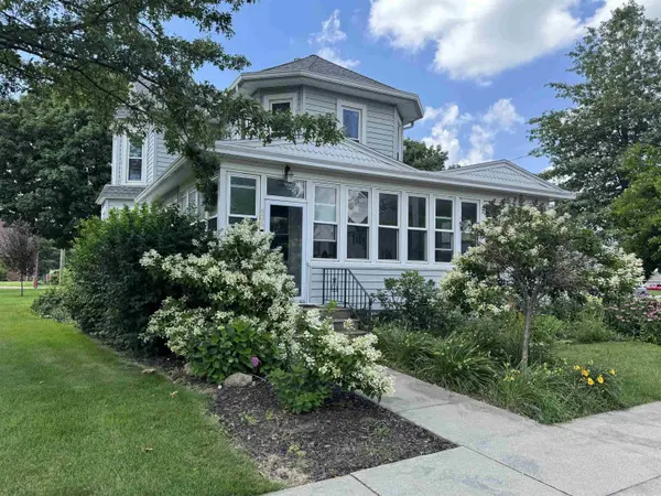 605 2nd ST, Parkersburg, IA 50665