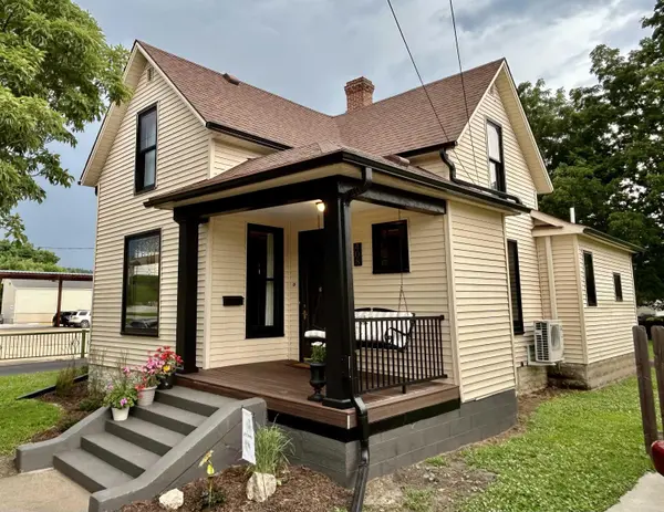 408 Winnebago ST, Decorah, IA 52101