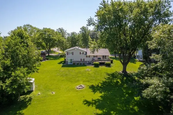 1202 Ellis DR, Charles City, IA 50616