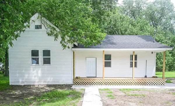 512 S 5th ST, Manchester, IA 52057