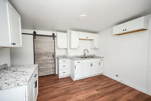 512 S 5th ST, Manchester, IA 52057