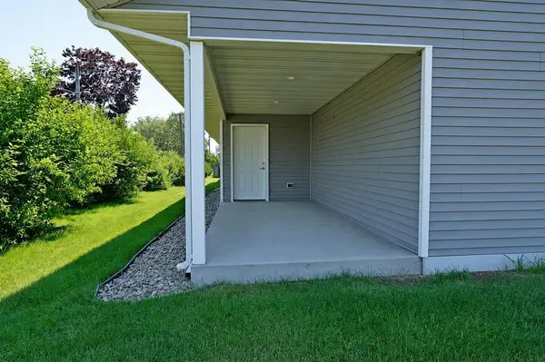 815 Parkside LN, Charles City, IA 50616