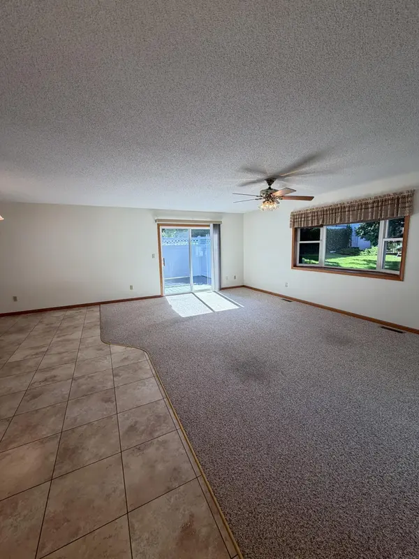 1104 Division ST #C, Decorah, IA 52101
