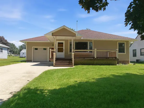 808 Pleasant ST, Sumner, IA 50674