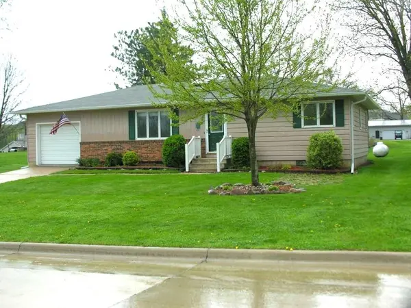 306 W 7th ST, Riceville, IA 50466