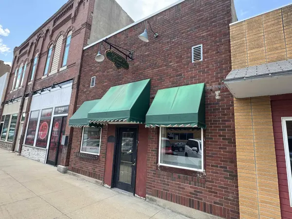 217 3rd ST, Parkersburg, IA 50665