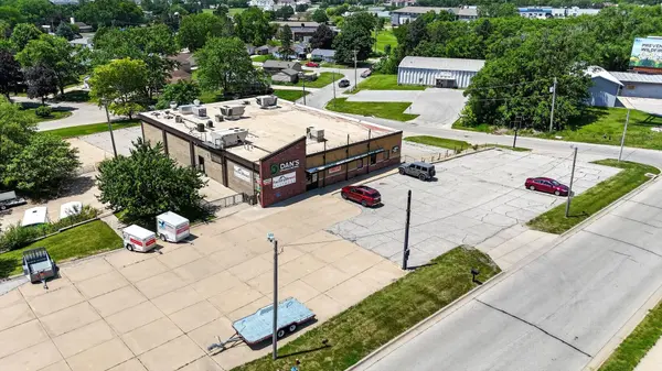 3295 University AVE, Waterloo, IA 50701