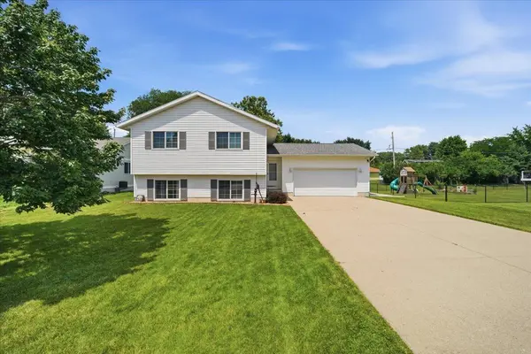 817 Jakob LN, Evansdale, IA 50707