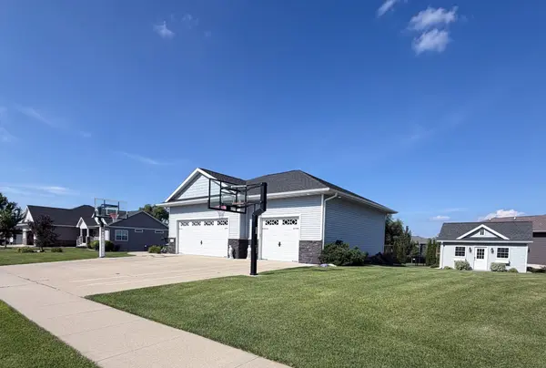 4828 Ironwood DR, Cedar Falls, IA 50613