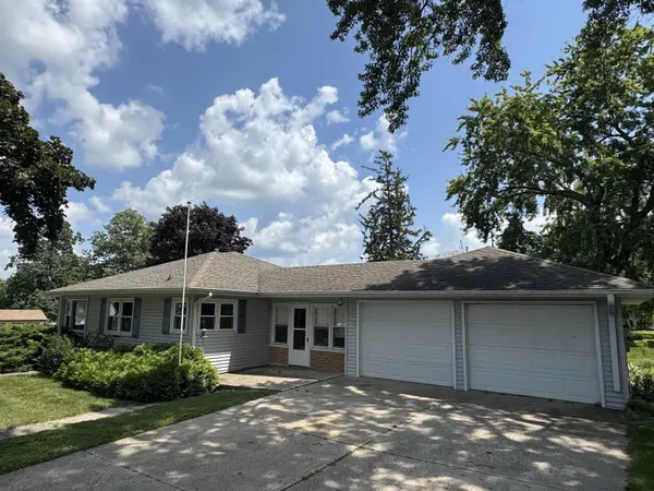 324 7th ST, Aplington, IA 50604