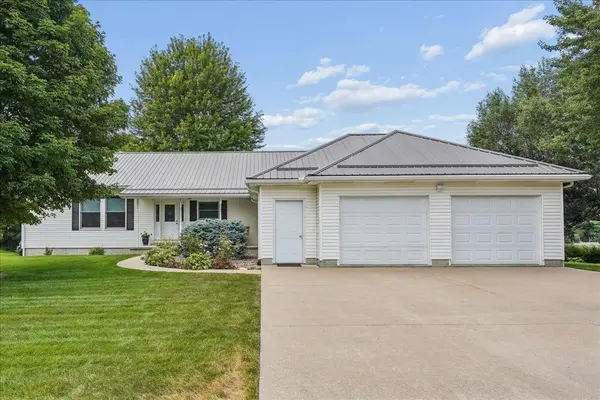 385 Hickory LN, Lansing, IA 52151