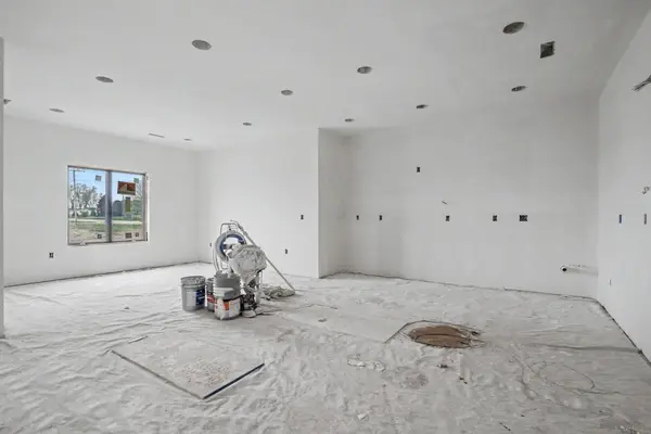 598 Lake Shore Dr., Dyersville, IA 52040