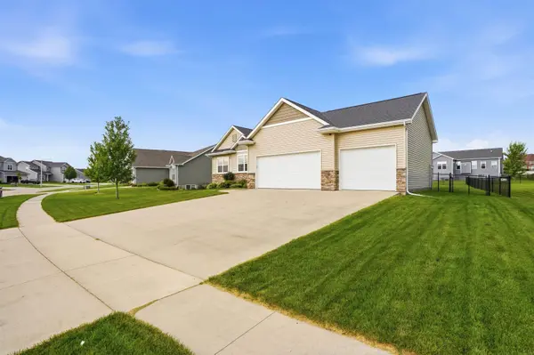 1229 Partridge LN, Waterloo, IA 50701