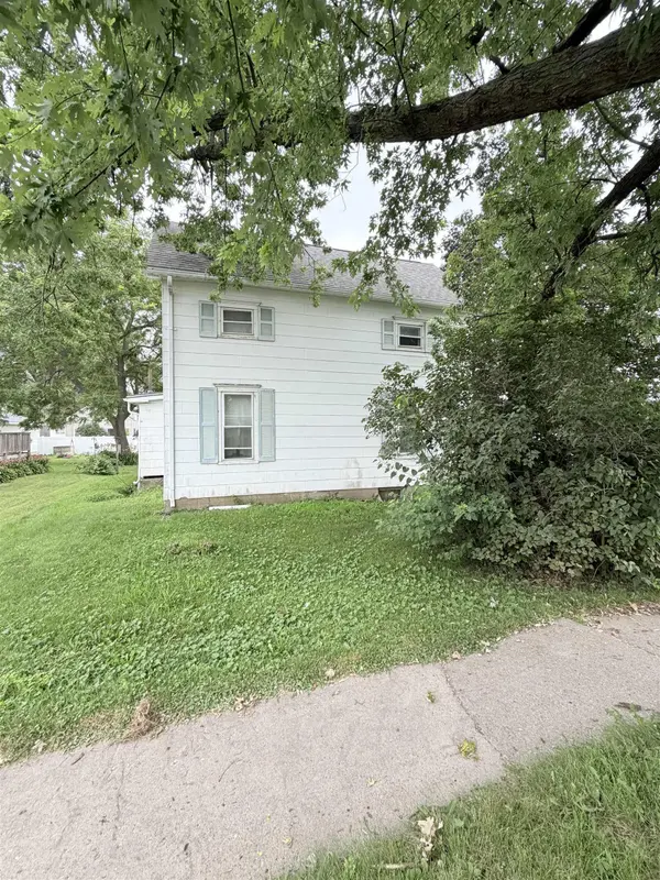 300 3rd ST, Laporte City, IA 50651