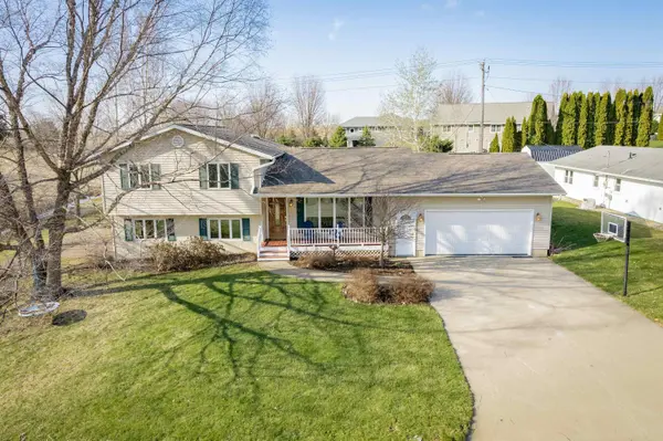 107 Hollywood BLVD, West Union, IA 52175