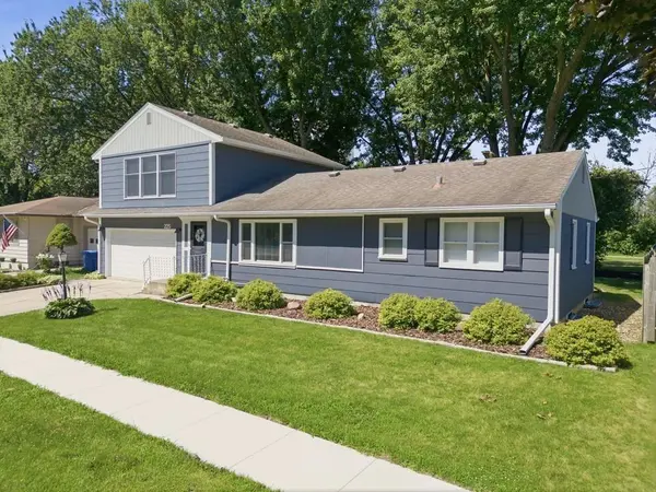 225 Charles ST, Charles City, IA 50616