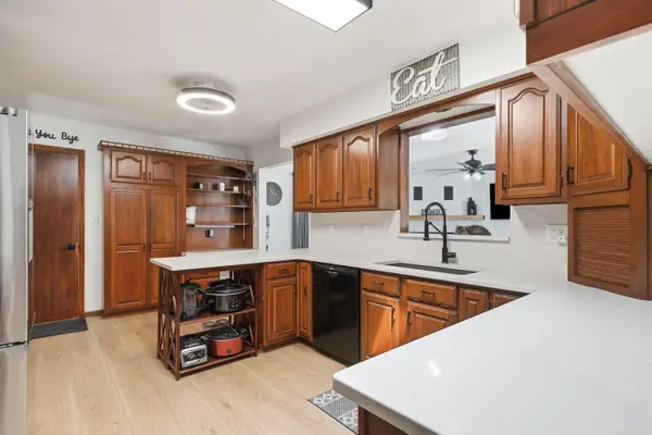 126 Highland DR, Cedar Falls, IA 50613