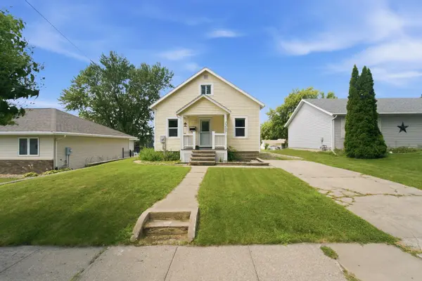 1207 6Th ST, Grundy Center, IA 50638