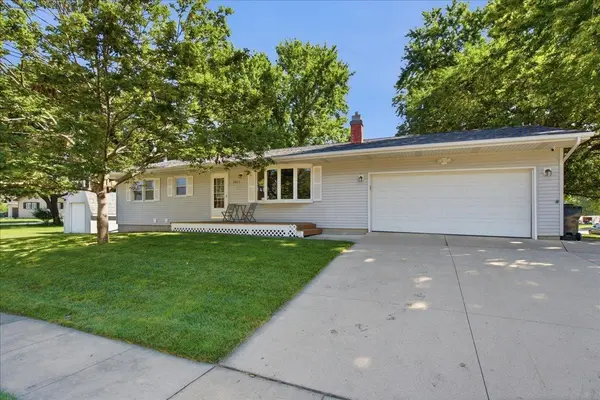 4024 Cardinal CT, Cedar Falls, IA 50613
