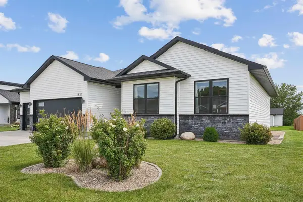 1822 Reese RD, Cedar Falls, IA 50613