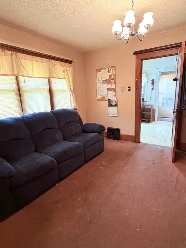 79 E Parker ST, Waterloo, IA 50703