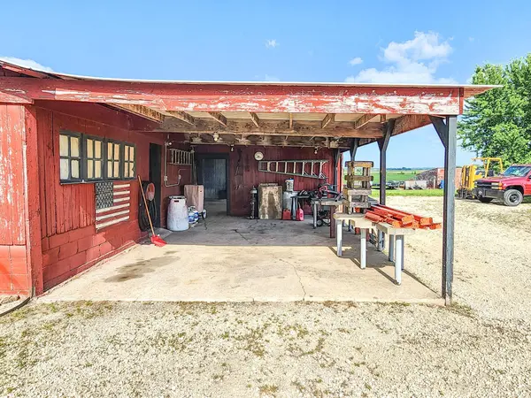 1338 180 ST, Manchester, IA 52057