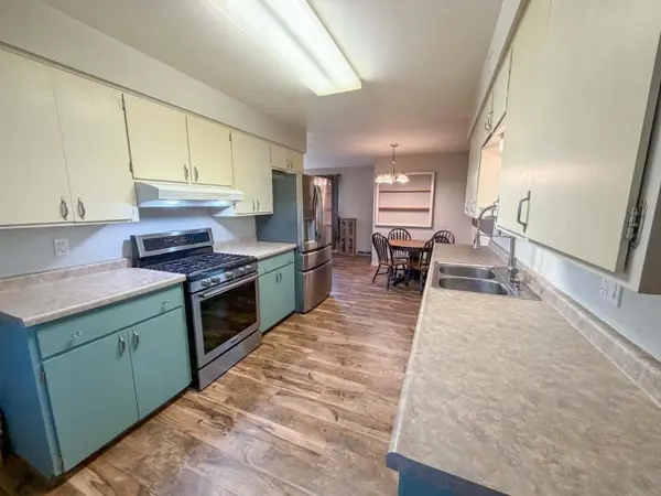 417 W 6th AVE, Cresco, IA 52136