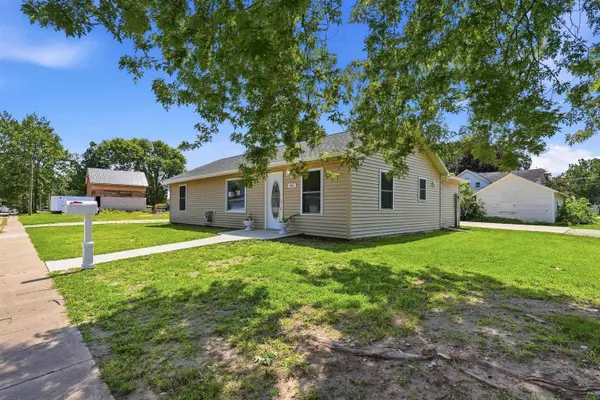 615 SW 4th ST, Independence, IA 50644