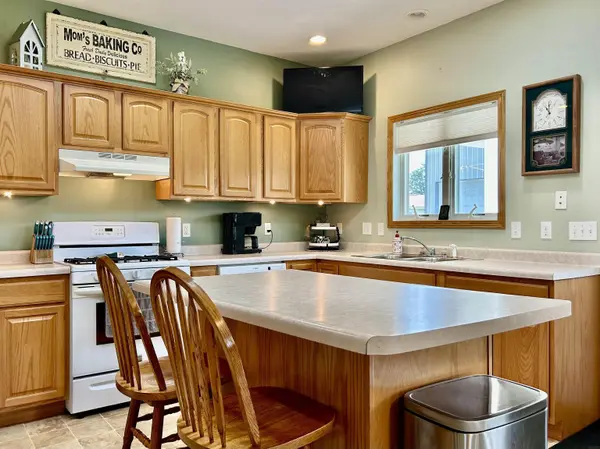 2493 River RD, Decorah, IA 52101