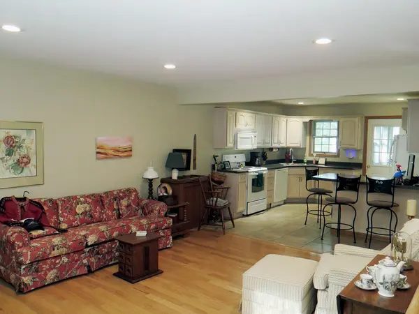103 Sunset DR, Decorah, IA 52101