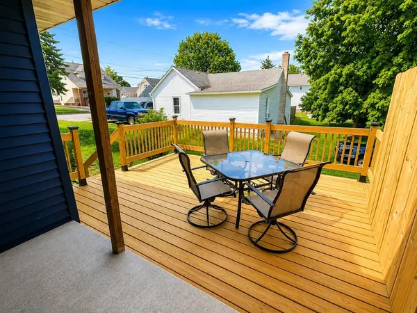 300 2nd ST, Waukon, IA 52172